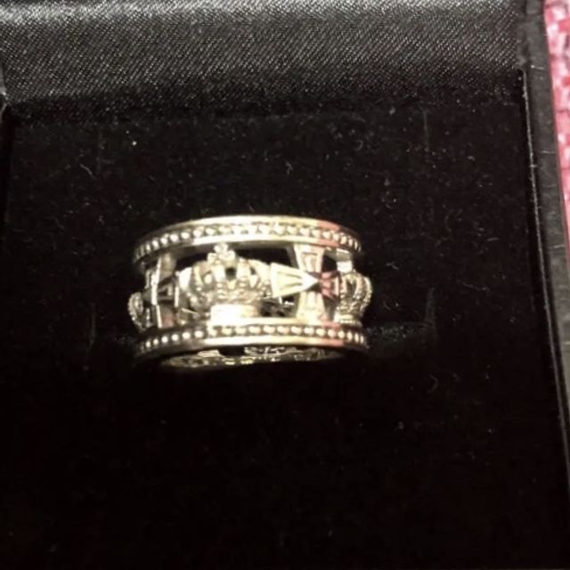 【Justin Davis Bridal(ジャスティンデイビスブライダル)の口コミ】 ごつめの存在感があり、華奢すぎず、カジュアルな普段着に合うデザインが…