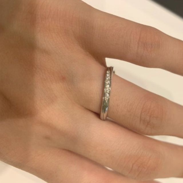 【4℃ BRIDAL(ヨンドシーブライダル)の口コミ】 最初はシンプルなものを中心に試着していましたが、ダイヤのついたリング…
