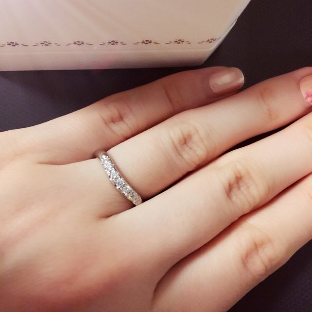 【MIKIMOTO(ミキモト)の口コミ】 婚約指輪はシンプルな一粒ダイヤで同じミキモトで買ってもらいました。
婚…