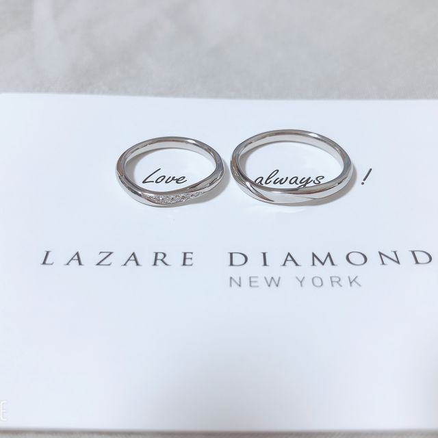【ラザール ダイヤモンド(LAZARE DIAMOND)の口コミ】 カットの優れた上質なダイヤモンドが決めてとなりました。
ウェーブデザイ…