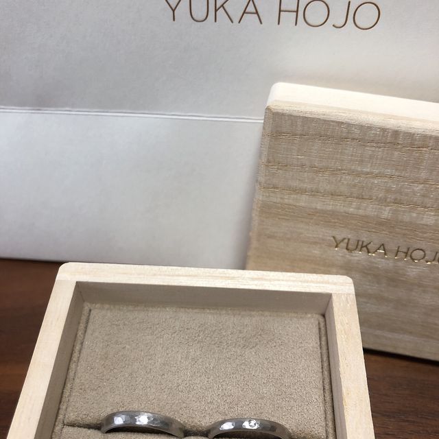 【YUKA HOJO(ユカホウジョウ)の口コミ】 2人とも一目惚れしたデザインだったので満足です！
マット加工がほかに無…
