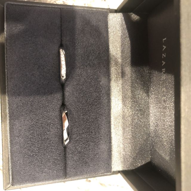 【ラザール ダイヤモンド(LAZARE DIAMOND)の口コミ】 指輪のデザインが女性はすごく可愛く、ダイヤモンドも大変綺麗でよかった…