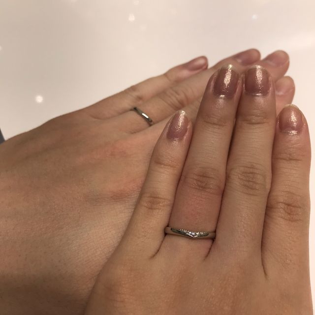 【4℃ BRIDAL(ヨンドシーブライダル)の口コミ】 いくつか見た中で、このV字ライン&左右対象デザインが1番自分の好みに…