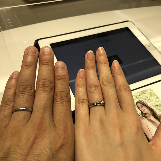 【4℃ BRIDAL(ヨンドシーブライダル)の口コミ】 指輪のデザインの良さがあり、接客して頂いたお店の方の説明も良く購入に…