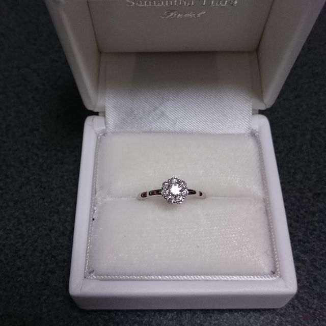 【サマンサティアラブライダル(Samantha Tiara Bridal)の口コミ】 いわゆる婚約指輪というダイヤが一粒ボンっとついているタイプは嫌だと思…