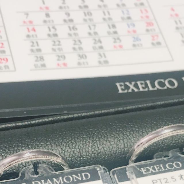 【エクセルコダイヤモンド(EXELCO DIAMOND)の口コミ】 縁にミル打ちのあるデザインです。シンプルなデザインで、プラチナででき…