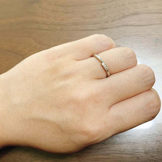 【ラザール ダイヤモンド(LAZARE DIAMOND)の口コミ】 ダイヤモンドにこだわりがあるブランドなだけに、輝きが素晴らしい事が決…