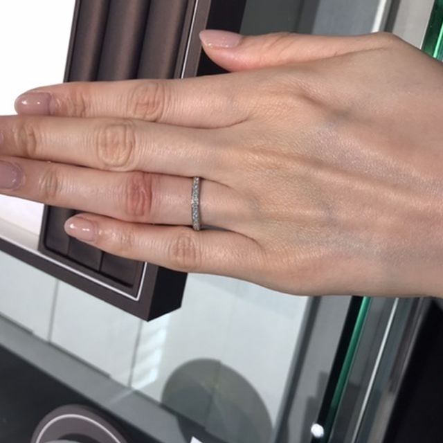 【アイプリモ(I-PRIMO)の口コミ】 ハーフエタニティを検討しているので数種類出して頂きました。
デザイン自…