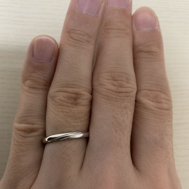 【ラザール ダイヤモンド(LAZARE DIAMOND)の口コミ】 他ブランドも含めて様々な指輪を試着させて頂いたのですが、この指輪を試…