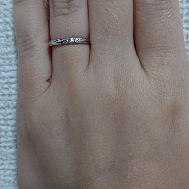 【ラザール ダイヤモンド(LAZARE DIAMOND)の口コミ】 派手過ぎず、でもダイヤモンドの輝きが感じられるものを探していました。…