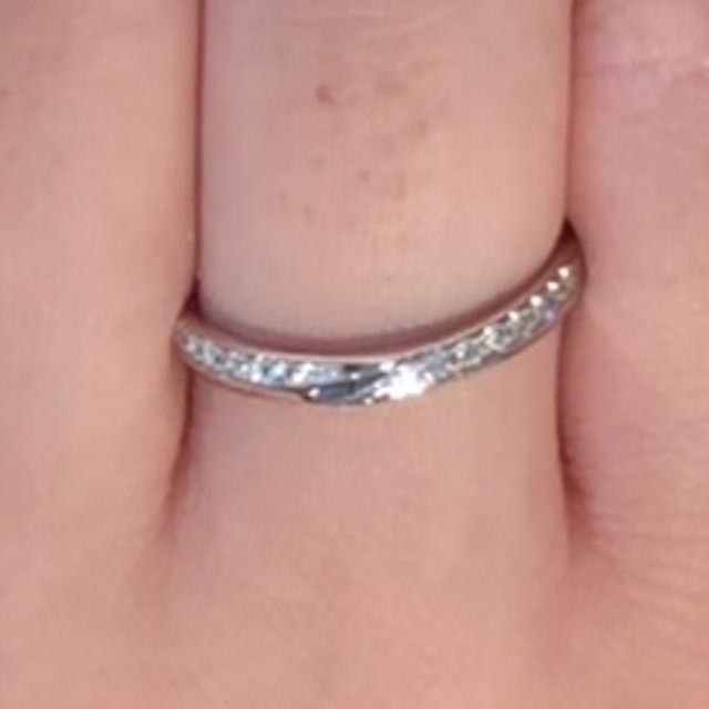 【アイプリモ(I-PRIMO)の口コミ】 婚約指輪は購入せず結婚指輪だけをつけるつもりだったので少しでも華やか…