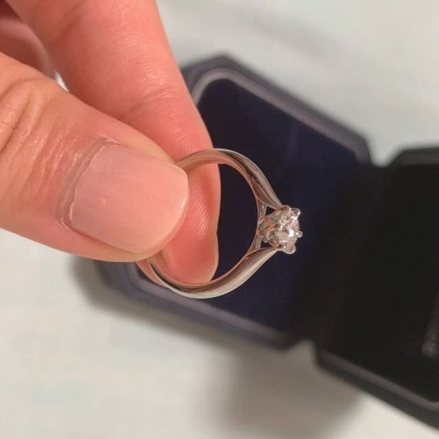 【銀座ダイヤモンドシライシの口コミ】 インターネットである程度候補を絞って行き、実際に試着して決めました。…