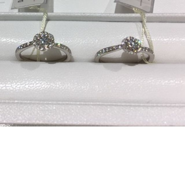 【Ponte Vecchio(ポンテヴェキオ)の口コミ】 デザインが花のような形で、一般的な一粒ダイヤモンドのデザインより華や…