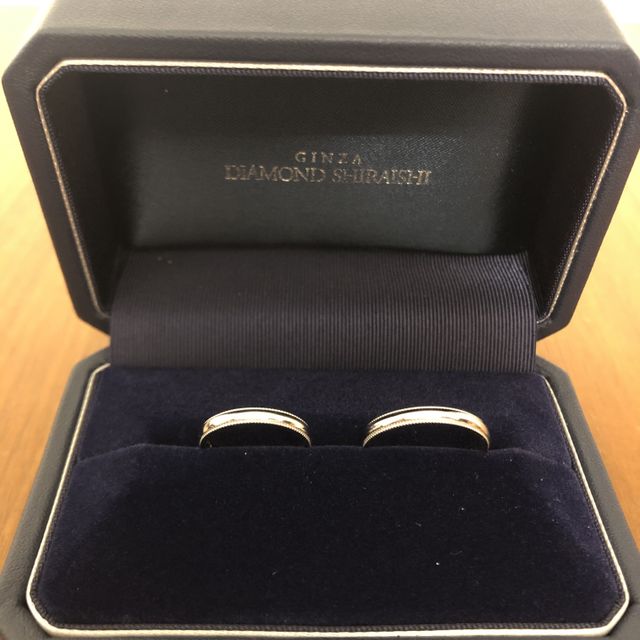 【銀座ダイヤモンドシライシの口コミ】 【指輪のデザイン・テイストについて】
シンプルなデザインのリングにミル…