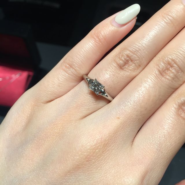 【エクセルコダイヤモンド(EXELCO DIAMOND)の口コミ】 婚約指輪をもらうつもりはなかったのですが結婚指輪探しのときに店内で見…