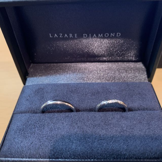 【ラザール ダイヤモンド(LAZARE DIAMOND)の口コミ】 二人合わせて20万円くらいの予算で、結婚指輪を探していました。
普段つけ…