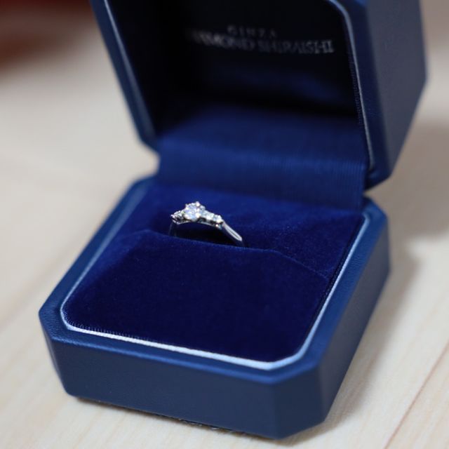 【銀座ダイヤモンドシライシの口コミ】 何件か指輪の見学に行きましたが、最初に行ったダイヤモンドシライシのダ…