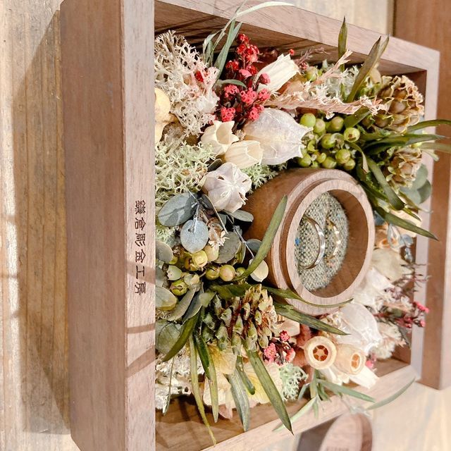 【鎌倉彫金工房の口コミ】 世界に一つだけの指輪が作れるため。
デザインを全く見ずに当日その場で自…