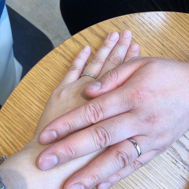 【銀座ダイヤモンドシライシの口コミ】 ハーフエタニティで探していてかつ
節が太いので華奢なものではなく
太め…