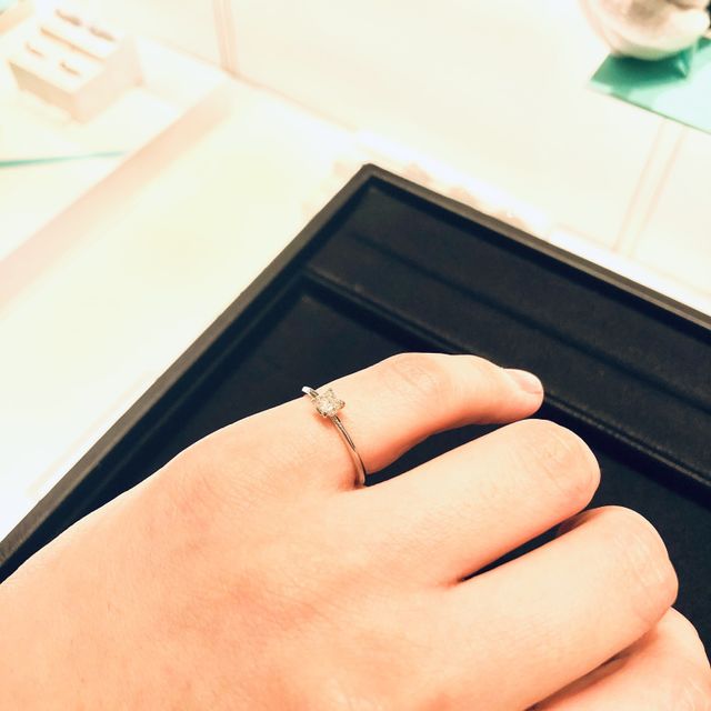 【ティファニー(Tiffany & Co.)の口コミ】 ティファニーの婚約指輪に憧れ、試着に行きました。まずはやはりソリティ…