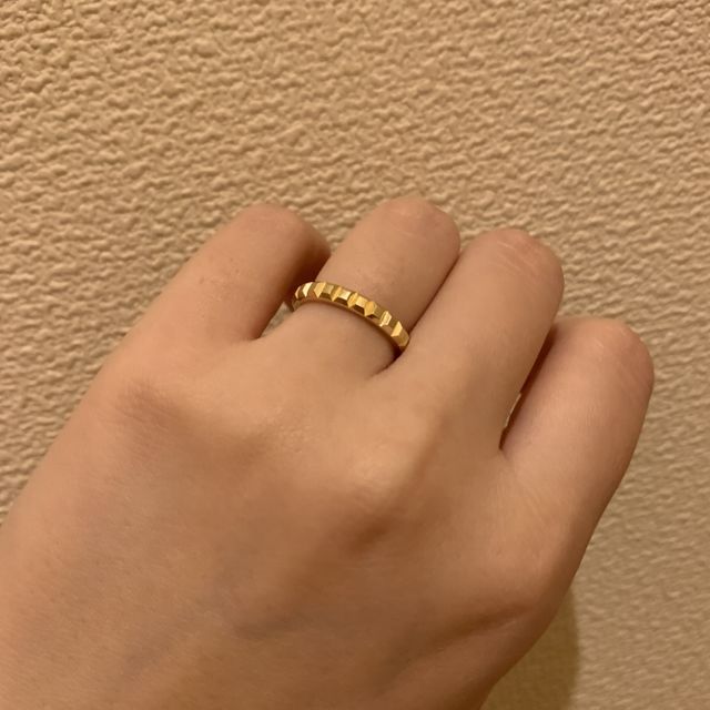 【ブシュロン(BOUCHERON)の口コミ】 ただの輪っかではなく、デザイン性が高いところが決め手でした。ダイアモ…