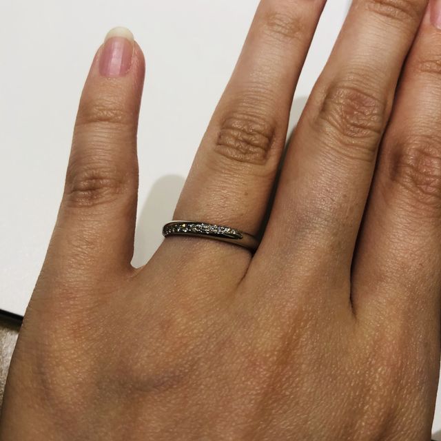 【ラザール ダイヤモンド(LAZARE DIAMOND)の口コミ】 つけ心地を重視して選んだ指輪で、とても指に馴染み、なによりダイヤの部…
