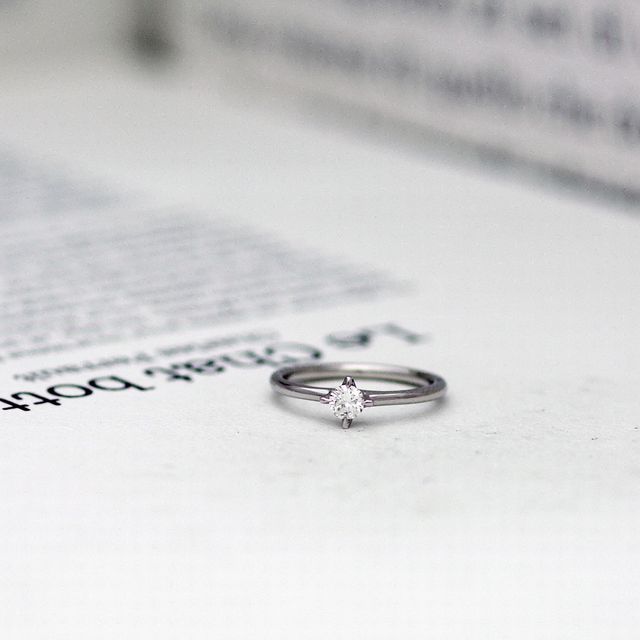 【atelier CraM(アトリエ クラム)の口コミ】 婚約指輪のデザインはシンプルなものに憧れていたので、そのように仕上げ…