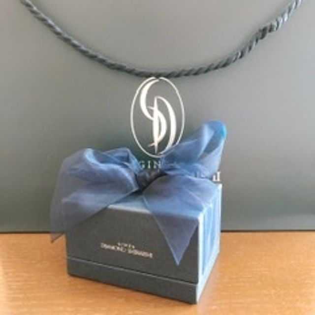 【銀座ダイヤモンドシライシの口コミ】 契約した結婚式場の紹介でキャンペーンがあり、
近場に店舗もあると知り、…