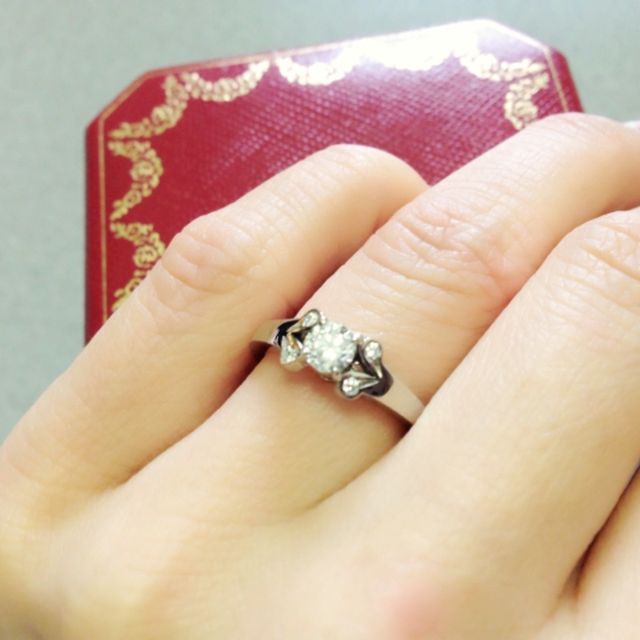 【カルティエ(Cartier)の口コミ】 元々可愛らしいデザインが好きで、雑誌で見た時から婚約指輪は絶対これと…
