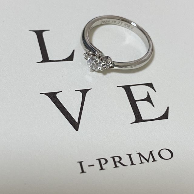 【アイプリモ(I-PRIMO)の口コミ】 婚約指輪は指が長く見えるとのことでS字のウェーブのデザインにしました。…