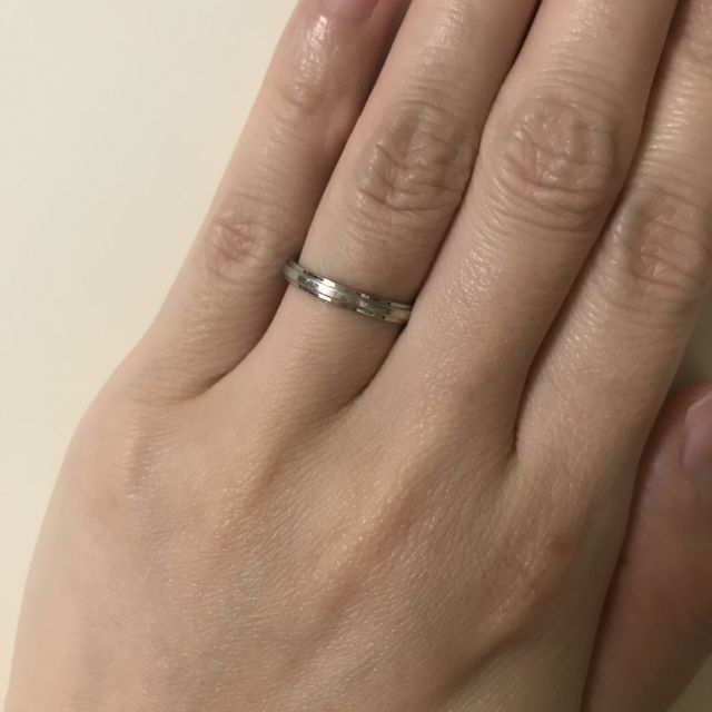 【カルティエ(Cartier)の口コミ】 毎日つけるのに結婚指輪はシンプルなデザインを選びたかったため、ダイヤ…