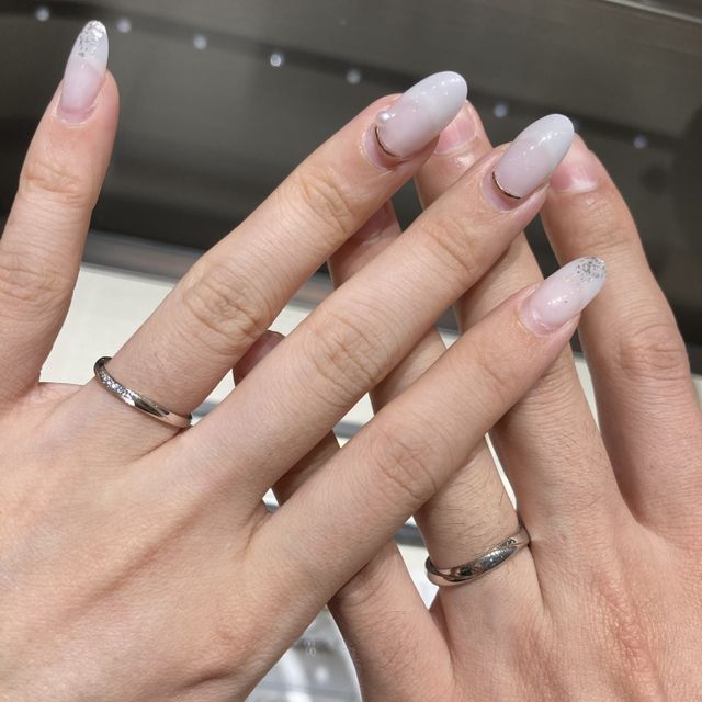 【俄(にわか)の口コミ】 指の形にもよると思いますが試着したのは細めの指輪なので指も長く見え、…