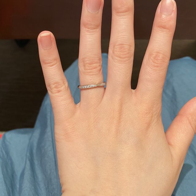 【銀座ダイヤモンドシライシの口コミ】 ウェーブデザインを探してたけど、
ありきたりのものや、ちょっとおばさん…