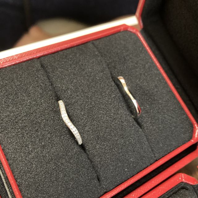 【カルティエ(Cartier)の口コミ】 まずブランドはカルティエと決めてお店に行ったところどれも素敵であれこ…