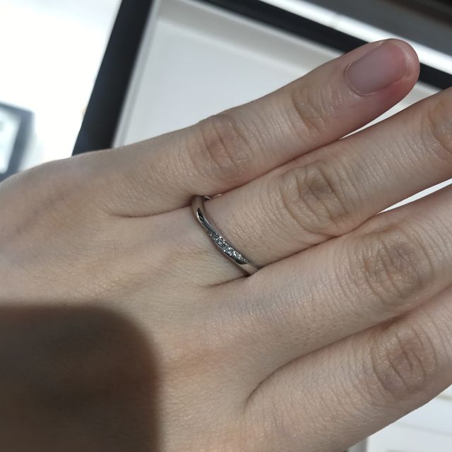 【俄(にわか)の口コミ】 デザインは、コンビネーションのもので、プラチナ半分とピンクゴールド半…