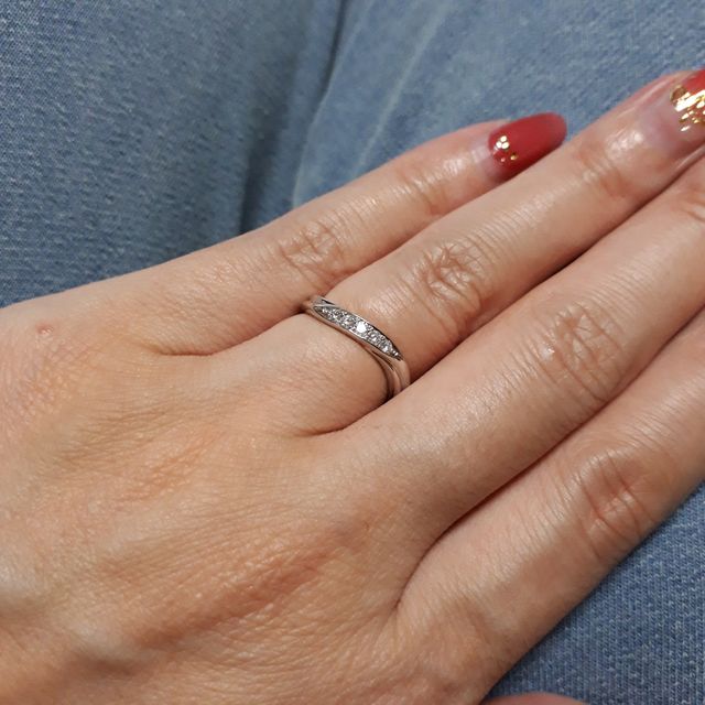 【銀座ダイヤモンドシライシの口コミ】 当初はキラキラ輝くエタニティリングを希望でしたが、最後の最後に『普段…