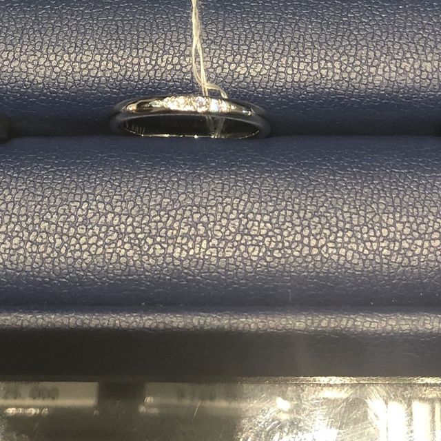 【銀座ダイヤモンドシライシの口コミ】 元々HPで拝見してこのデザインが気になっていました。
実際見ても可愛くて…