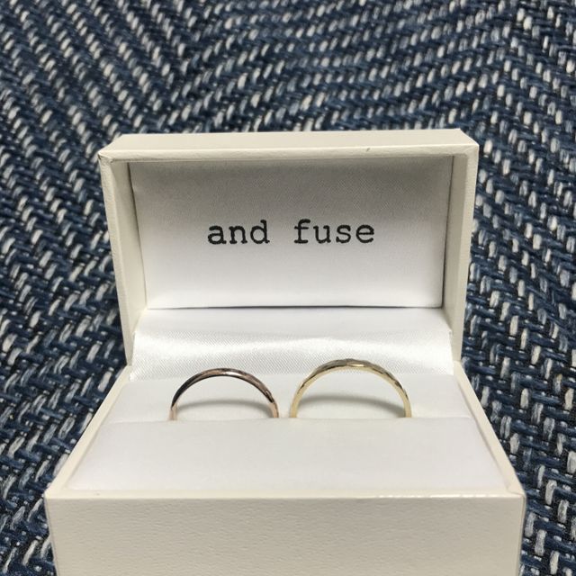 【湘南彫金工房 andfuseの口コミ】 当日、素材それぞれの色や形などを一覧のように見せていただき、その中か…