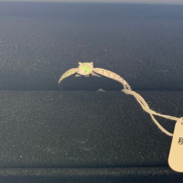 【ティファニー(Tiffany & Co.)の口コミ】 サイドにメレダイヤが複数付いているデザインで、きらきらしてとても可愛…