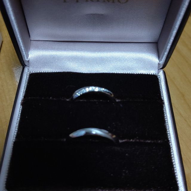 【アイプリモ(I-PRIMO)の口コミ】 婚約指輪とのデザインのマッチングを考えると、同じシリーズのストレート…