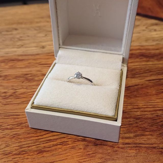 【ヴァンドーム青山(VENDOME AOYAMA)の口コミ】 サプライズプロポーズでこちらのプロポーズリングをいただきました。店員…