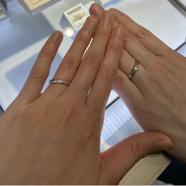 【BRIDGE ANTWERP BRILLIANT GALLERY(ブリッジ・アントワープ・ブリリアント・ギャラリー)の口コミ】 ストレートが斜めに重なり合ったデザインです。
女性用は他にはない大粒の…