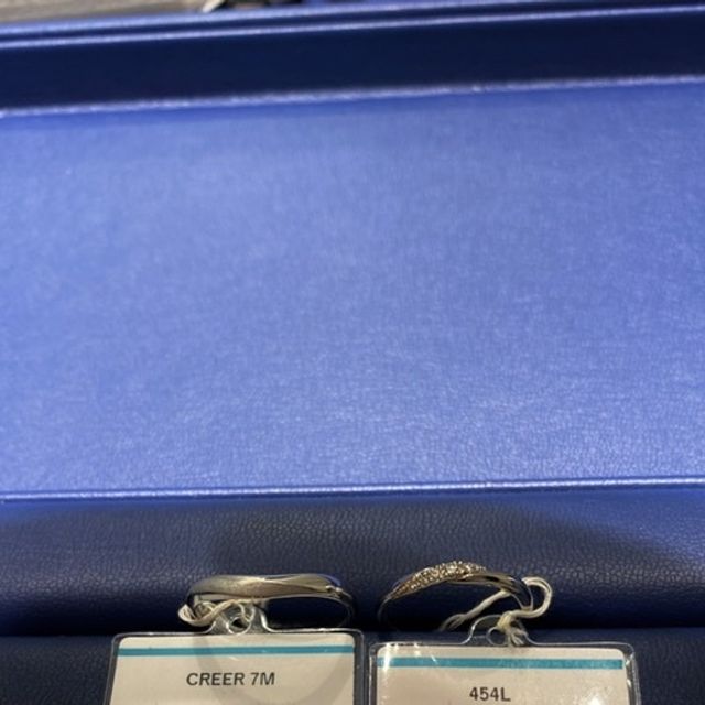 【銀座ダイヤモンドシライシの口コミ】 つや消し加工でストレートではないので動きもあり男性の分もおしゃれでし…