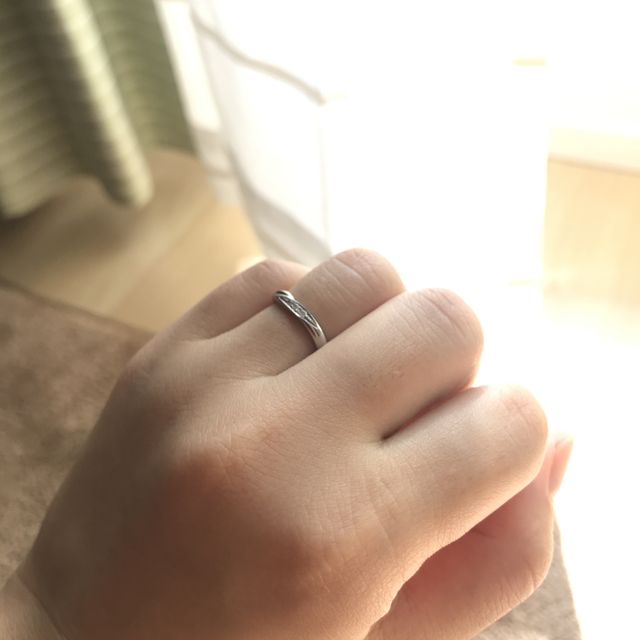 【銀座ダイヤモンドシライシの口コミ】 日本ブランドなので、日本人の指に馴染むような温かい雰囲気のあるデザイ…