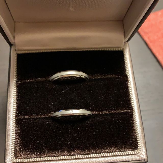 【アイプリモ(I-PRIMO)の口コミ】 ストレートタイプで、シンプルめなデザイン。
中央に艶消し加工を入れて、…