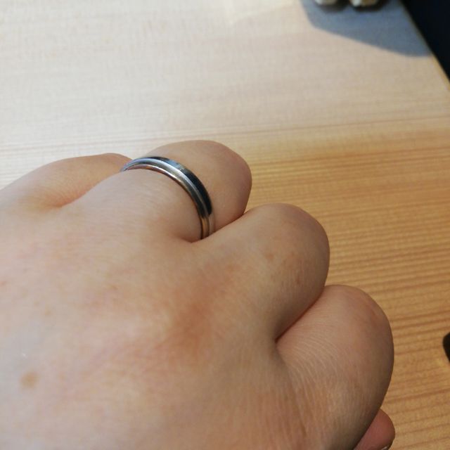 【俄(にわか)の口コミ】 他のブランドではなかなか見掛けることのない、シンプルながら個性的なデ…