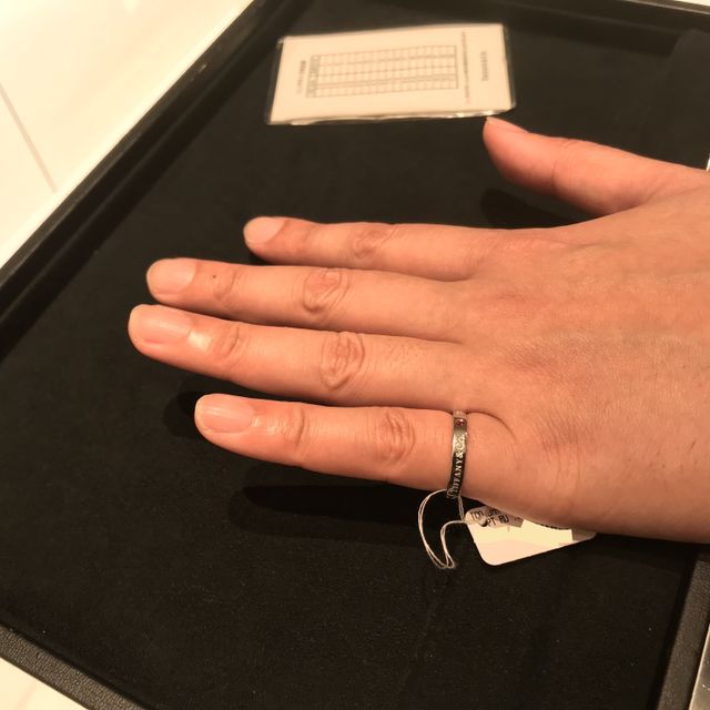 【ティファニー(Tiffany & Co.)の口コミ】 誕生石のルビーが使われていたのでひと目で気になって試着しました。少し…