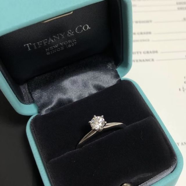 【ティファニー(Tiffany & Co.)の口コミ】 王道の婚約指輪が欲しくてお店に行きました。
やはり一番ダイヤの美しさが…