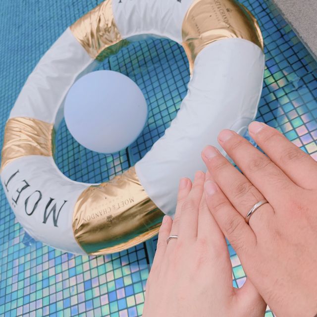 【銀座ダイヤモンドシライシの口コミ】 結婚指輪はシンプルなものがいいと思っていましたが、試着をしてみるとダ…