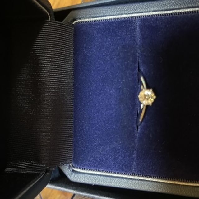 【銀座ダイヤモンドシライシの口コミ】 分からないことだらけだったが、スタッフさんが親身になってアドバイスし…